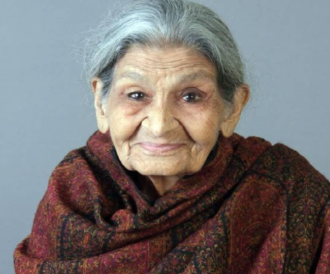 जानें कौन हैं 'गुलाबो सिताबो' की बेगम फारुख जफर, बिग बी से ज्यादा हैं चर्चा में